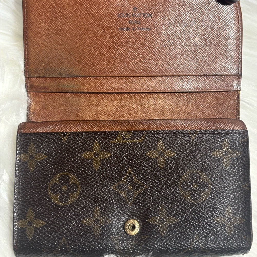 LOUIS VUITTON COMPACT WALLET - Picture 5 of 16